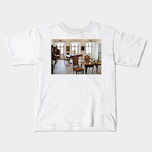 Mozarts Geburtshaus Still Life Kids T-Shirt